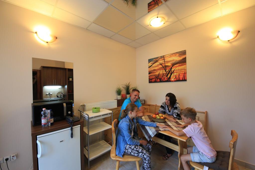 페치 Napraforgo Wellness Haz Es Panzio B&B 외부 사진