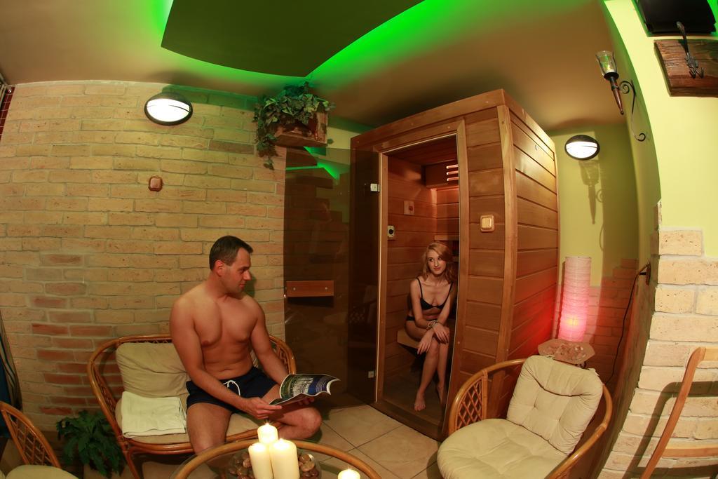 페치 Napraforgo Wellness Haz Es Panzio B&B 외부 사진
